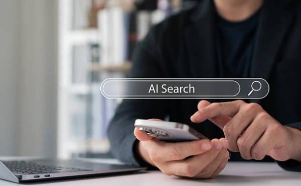 <i>La búsqueda dejó de ser exclusivamente escrita y hoy integra imágenes, voz y video en tiempo real. Thapana Onphalai / Getty Images</i>