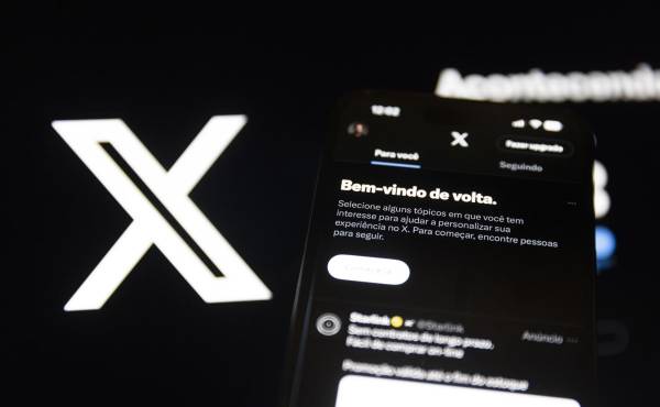 <i>Los algoritmos influyen no solo en lo que los usuarios ven, sino también en el entorno político digital en el que habitan, advierten. EFE/ Isaac Fontana</i>