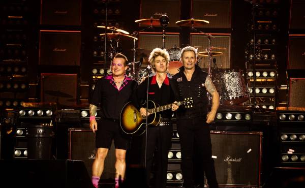 <i>Green Day, banda formada en 1986, tiene como integrantes a Billie Joe Armstrong, Mike Dirnt y Tré Cool, quienes se mostraron orgullosos de ser parte de esta celebración. Foto de cortesía</i>