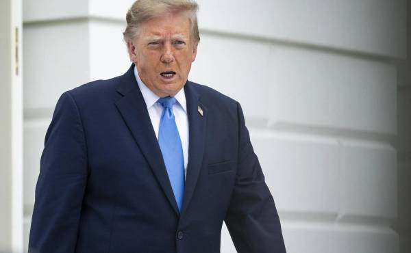 <i>Trump firmó con los líderes de las principales desarrolladoras de IA en EE.UU. un acuerdo voluntario para reforzar la seguridad del sector. (Foto: EFE)</i>