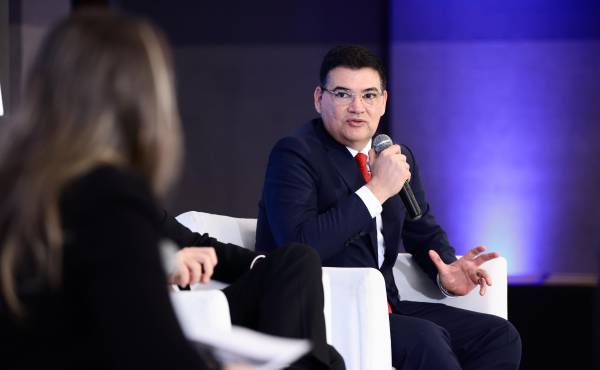 <i>Carlos Girón, vicepresidente corporativo de Imagen y Reputación Institucional de Grupo Financiero Atlántida, durante participación en el panel “Alta Confianza, Honduras”. FOTO YOSEPH AMAYA.</i>