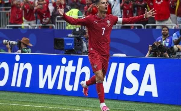 <i>Cristiano Ronaldo, de Portugal, celebra un gol contra Uzbekistán durante el partido de fútbol del Grupo K de la Copa Mundial de la FIFA 2026, disputado en el Estadio de Houston, Texas, EE. UU., el 23 de junio de 2026. (Mundial de Fútbol) EFE/EPA/MIGUEL A. LOPES</i>