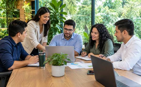 <i>En el ámbito corporativo, la realización de actividades empresariales en este tipo de entornos de montaña genera beneficios directos para los equipos de trabajo. Foto de iStock</i>