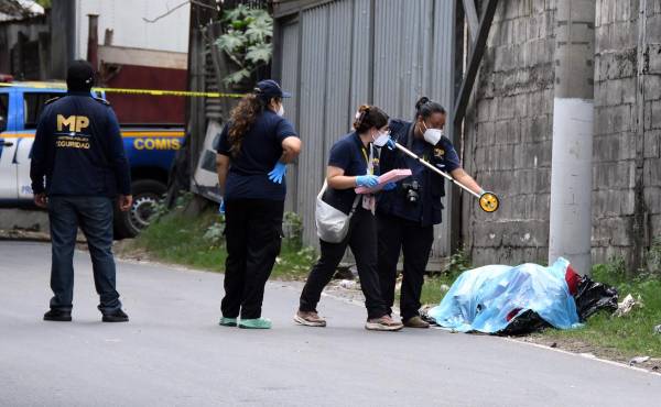 <i>Las autoridades atribuyen estos crímenes principalmente a disputas violentas entre las pandillas Mara Salvatrucha y Barrio 18, declaradas en 2025 como grupos terroristas por la legislación guatemalteca. EFE/ Alex Cruz</i>