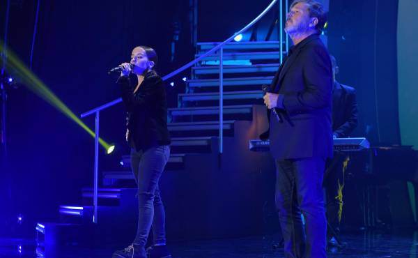 <i>Entre las sorpresas, se destacó la aparición en el escenario de Camilo y Evaluna y Yandel, cuyos nombres no estaban incluidos en el cartel y provocaron intensos gritos de la audiencia que superó las 15.000 personas. Foto de cortesía</i>