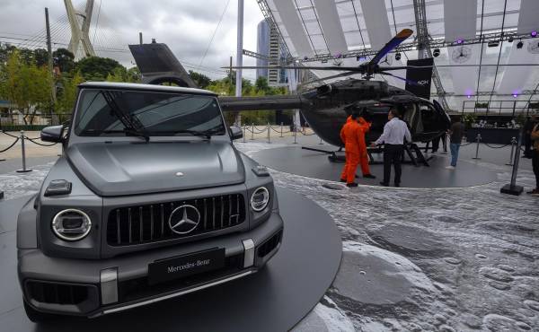 <i>Fotografía que muestra el nuevo helicóptero corporativo de lujo ACH145 con un diseño desarrollado en colaboración con Mercedes-Benz, este jueves, en Sao Paulo (Brasil). EFE/ Isaac Fontana</i>