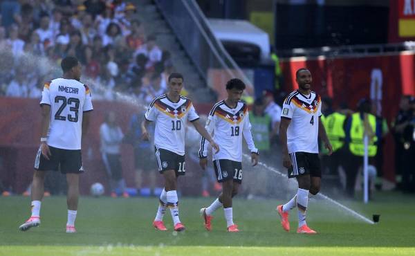 TORONTO (CANADÁ).- Imagen de archivo de los jugadores de Alemania reaccionan durante la pausa de hidratación en un partido del Mundial de la FIFA 2026. EFE/ Bienvenido Velasco