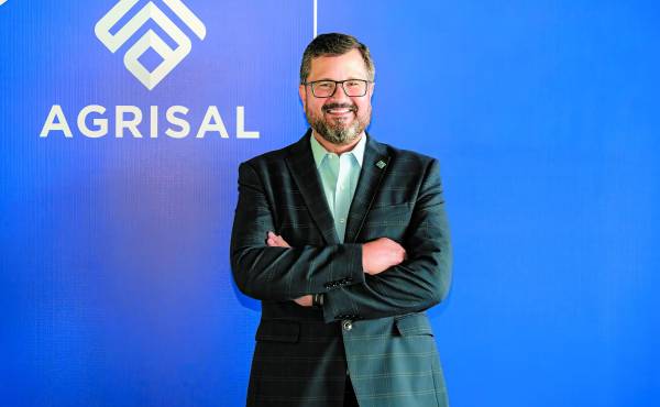 LA VERDADERA RESPONSABILIDAD DEL LIDERAZGO EMPRESARIAL ES GENERAR VALOR ECONÓMICO, SIN PERDER DE VISTA EL IMPACTO EN LAS PERSONAS Y COMUNIDADES. Eduardo Quiñónez, Presidente de AGRISAL