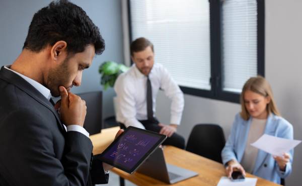 <i>Compartir demasiada información podría afectar el valor de las acciones de una empresa, su reputación o su ventaja competitiva. Foto de iStock</i>