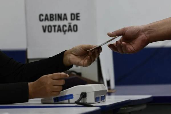 <b>El Tribunal Superior Electoral (TSE) de Brasil contabiliza 158,7 millones de personas habilitadas para sufragar. (Foto: EFE)</b>