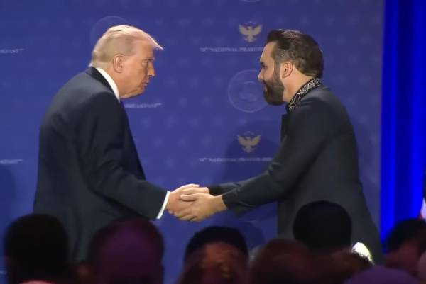 <i>Bukele fue invitado personalmente por Donald Trump al Desayuno Nacional de Oración, celebrado en Washington. Foto de cortesía</i>
