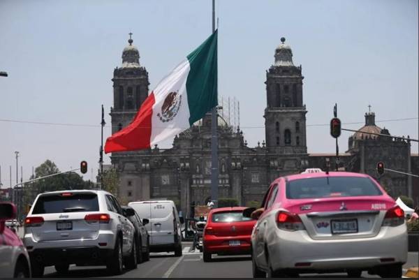 La nueva nota ‘Baa3’ mantiene a México dentro del grado de inversión, aunque apenas un nivel por encima del umbral especulativo. (Foto: EFE)