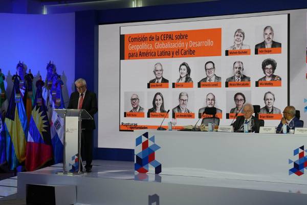 <i>El informe señala también ocho rupturas en el orden mundial, como la globalización reconfigurada, erosión del multilateralismo, hegemonía unipolar, reconfiguración del poder blando, retroceso de la democracia, desinformación, retroceso en materia de derechos y fin del consenso mundial sobre el clima. Foto de cortesía</i>