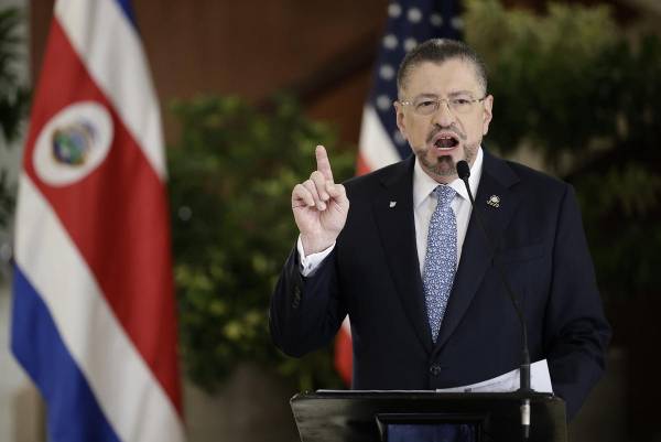 <i>Esta es la segunda vez que el presidente de Costa Rica, Rodrigo Chaves, supera un proceso de levantamiento de su inmunidad. EFE/ Jeffrey Arguedas</i>