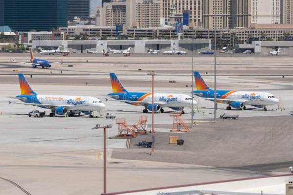 <i>Allegiant comprará a su rival por unos 1.500 millones de dólares, incluyendo una deuda de 400 millones, en una operación en efectivo y acciones. FOTO REFERENCIA</i>