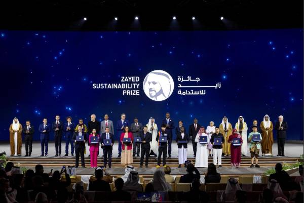 <i>En una ceremonia celebrada durante Abu Dhabi Sustainability Week (ADSW – Semana de la Sostenibilidad de Abu Dabi) y a la que asistieron jefes de Estado, ministros y líderes empresariales, Su Alteza el Jeque Mohamed bin Zayed, Presidente de los EAU, entregó el Premio a los ganadores por sus destacadas contribuciones al avance del desarrollo sostenible a nivel mundial. FOTO CORTESÍA / E&amp;N</i>