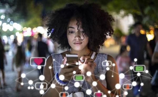 <i>La querella legal apunta al diseño de las plataformas que tienen como objetivo captar la atención de los usuarios creando una dependencia. Foto de Vladimir Vladimirov / Getty Images</i>