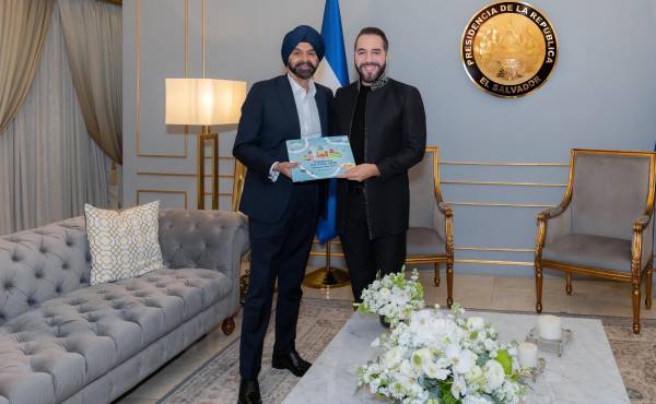 <i>El presidente de El Salvador, Nayib Bukele, recibió al titular del Banco Mundial, Ajay Banga. Foto de cortesía</i>