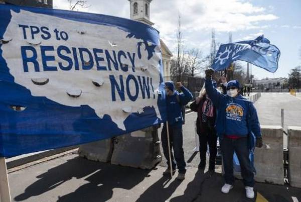 <i>La Casa Blanca ha terminado con el TPS de varios países incluido Haití, Venezuela y Afganistán.. (Photo by ANDREW CABALLERO-REYNOLDS / AFP)</i>