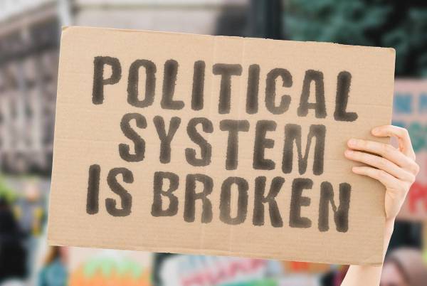 <i>La pregunta estratégica para gobiernos, empresas y organismos es cómo se gestiona un mundo donde la legitimidad es el recurso más escaso. (Foto: Shutterstock)</i>