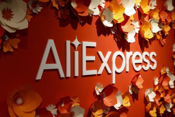 <i>Esta fotografía tomada el 24 de septiembre de 2020 muestra el logotipo de AliExpress en una tienda temporal en París. FOTO GEOFFROY VAN DER HASSELT / AFP</i>