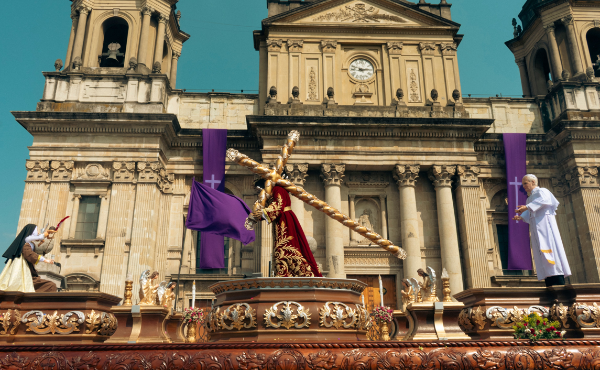 <i>Desde lo colorido y espiritual que caracteriza la Semana Santa en la Ciudad y Antigua Guatemala, hasta la majestuosidad de las playas o la riqueza natural de Petén, Guatemala ofrece opciones para todos los estilos. Foto de cortesía </i>