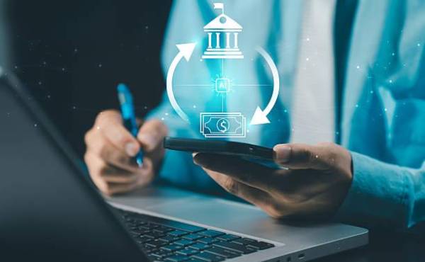 <i>La inteligencia artificial permite analizar el comportamiento individual de cada cliente mediante modelos de optimización. Foto de arkira / Getty Images</i>