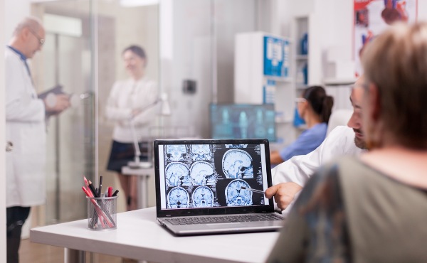 <i>Los investigadores desarrollaron y evaluaron modelos de IA diseñados para ayudar a identificar patrones relacionados con la biología tumoral. Foto de cortesía</i>