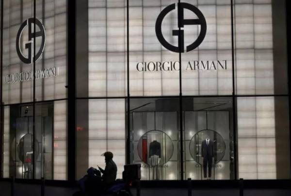 Armani recibe multa en Italia por irregularidades laborales