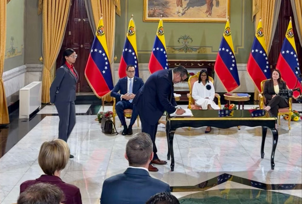 <i>El Gobierno de Venezuela firmó un acuerdo que expande las operaciones de la compañía estadounidense Chevron. Foto de cortesía</i>