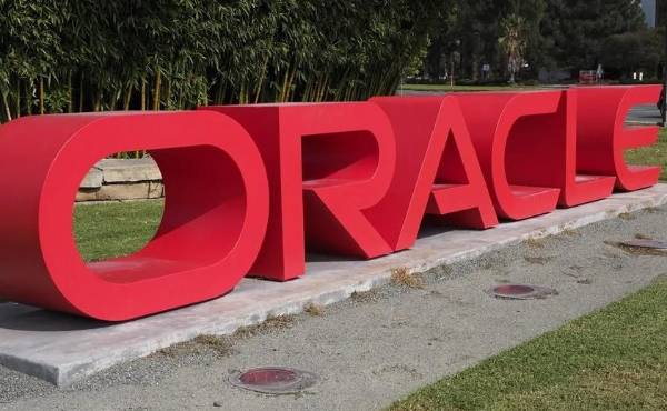 ● La carrera por la infraestructura de IA ya está reordenando el empleo en Big Tech (Foto: EFE)