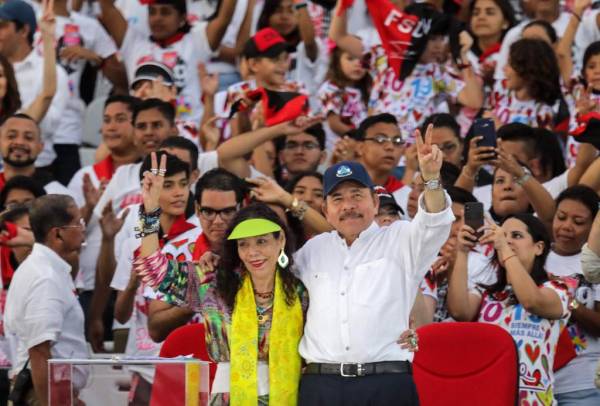 <i>Desde agosto, Ortega y su esposa y vicepresidenta Rosario Murillo han cerrado y confiscado la jesuita Universidad Centroamericana (UCA) y el Instituto Centroamericano de Administración de Empresas, dos centros de gran prestigio, indican. FOTO ARCHIVO / INTI OCON / AFP</i>