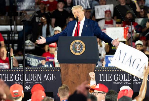 <i>El mandatario republicano, que asumió el poder el 20 de enero, declaró que esto son los mercados de Biden, no los de Trump.. EFE/EPA/DIEU-NALIO CHERY</i>