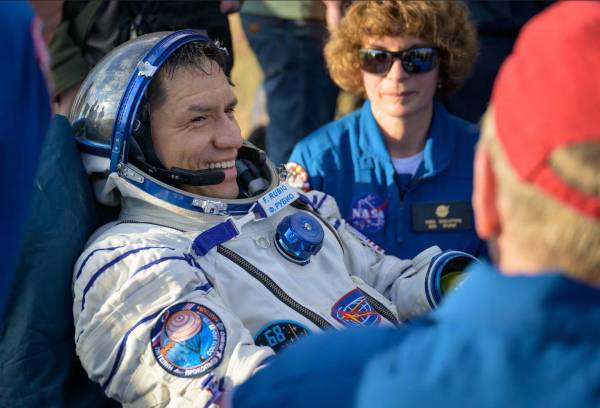 Caminar en gravedad, un desafío para Frank Rubio tras 371 días en el espacio