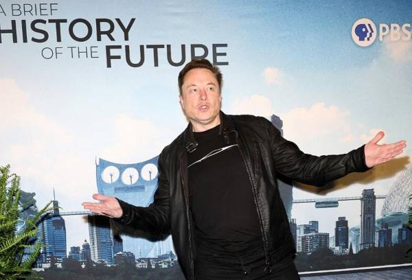 <i>Elon Musk asiste a la proyección de Una breve historia del futuro en Nueva York en el Teatro Celeste Bartos del Museo de Arte Moderno el 2 de abril de 2024 en la ciudad de Nueva York. FOTO Arturo Holmes/Getty Images/AFPArturo Holmes / GETTY IMAGES NORTEAMÉRICA / Getty Images vía AFP</i>