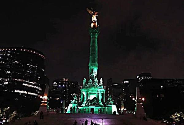 La calificadora advirtió que “la incertidumbre” sobre la renegociación del tratado entre México, Estados Unidos y Canadá (T-MEC) “debilita la confianza de los inversores”. (Foto: EFE)