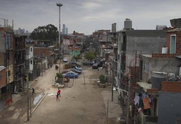 ¿Por qué sube la pobreza en Argentina y cómo se compara en la región?