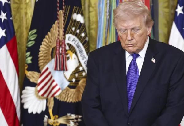 “Su defensa aérea, su Fuerza Aérea, su Armada y su liderazgo ya no existen. Quieren hablar. Yo dije: ‘¡Demasiado tarde!’”, escribió el mandatario en su red Truth Social. (Foto: EFE)