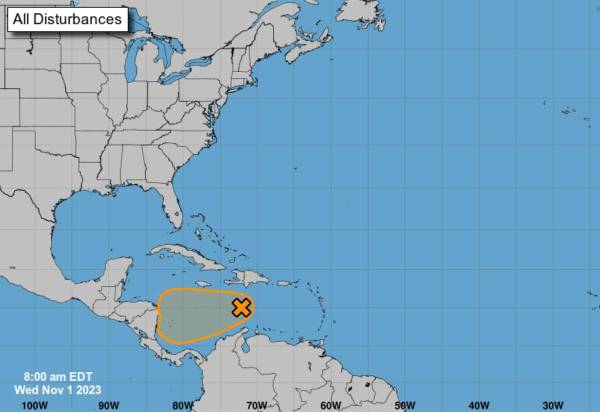 <i>Este fenómeno tiene entre un 40 % y 60 % de desarrollarse en Ciclón Tropical en próximos días. Sin embargo, dejará lluvias en territorio centroamericano durante la semana. FOTO NHC.</i>