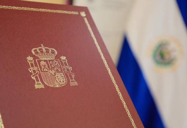 España contribuirá en temas sociales en El Salvador