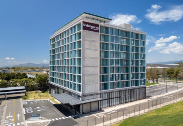 <i>El hotel Residence Inn Coyol inicia operaciones para atender la demanda de hospedaje corporativo generada por las empresas multinacionales instaladas en el Coyol de Alajuela. Foto de cortesía</i>