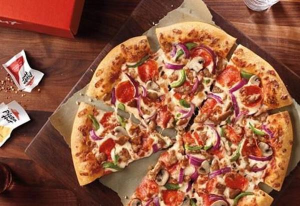 Fundada en 1958 y adquirida por PepsiCo en 1977, Pizza Hut fue durante décadas el referente mundial del negocio de las pizzas. (Foto: Archivo)