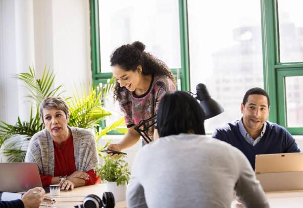 <i>Países que han invertido pronto en infraestructura digital, habilidades en IA y adopción gubernamental, como Emiratos Árabes Unidos, Singapur, Noruega, Irlanda, Francia y España, continúan con su liderazgo.</i>