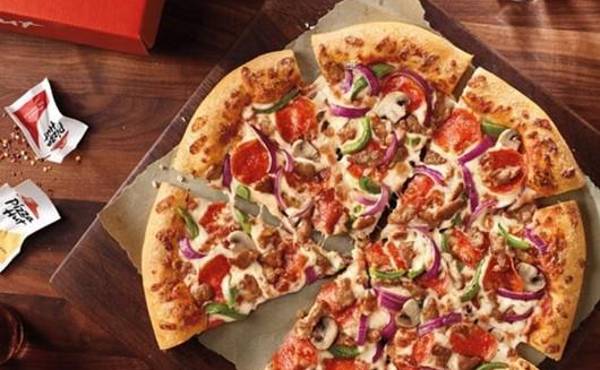 Fundada en 1958 y adquirida por PepsiCo en 1977, Pizza Hut fue durante décadas el referente mundial del negocio de las pizzas. (Foto: Archivo)