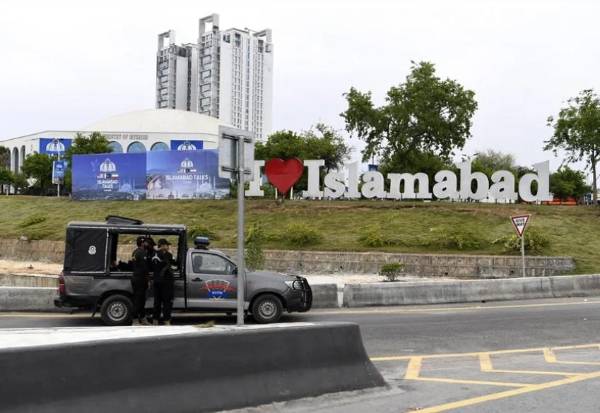 Seguridad en la zona donde se produjo la reunión entre Irán y EE.UU, en Islamabad, Pakistán. (EFE/EPA/Sohail Shahzad)
