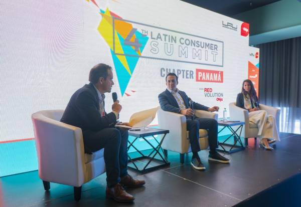 <i>Antonio Monckeberg, CEO de Grupo Ohla; Alfredo Argueta, CEO de Dicarina y Loriela Gómez, CEO de Saint. Foto: Cortesía Grupo Ohla. </i>