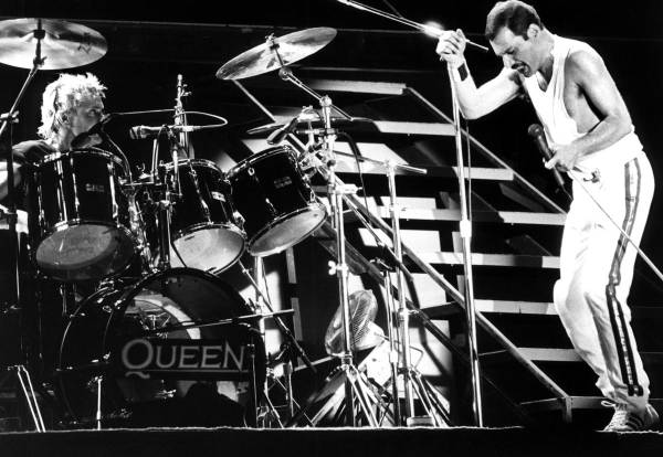 <i>Imagen de 1986 del cantante Freddie Mercury, líder del grupo británico Queen. EFE/Sergio Lainz.</i>