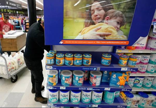 <i>Según estimaciones de Barclays, el impacto financiero potencial podría ser diez veces mayor para Nestlé que para Danone. (Foto: Euronews)</i>