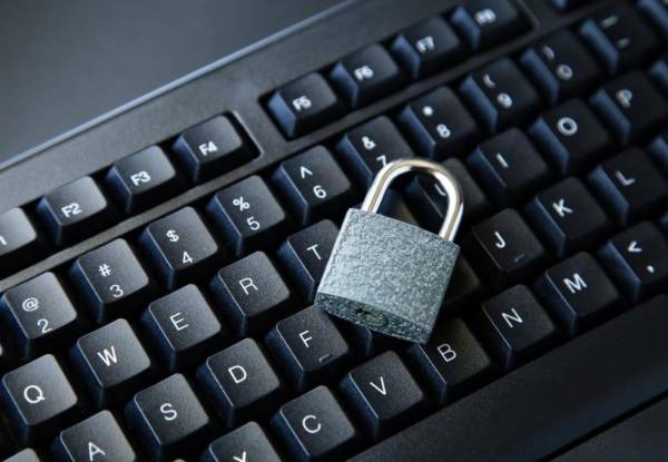 La mayoría de las contraseñas comprometidas comienzan o terminan con un número, un patrón repetido que facilita los intentos masivos de acceso no autorizado. FOTO REFERENCIA KASPERSKY