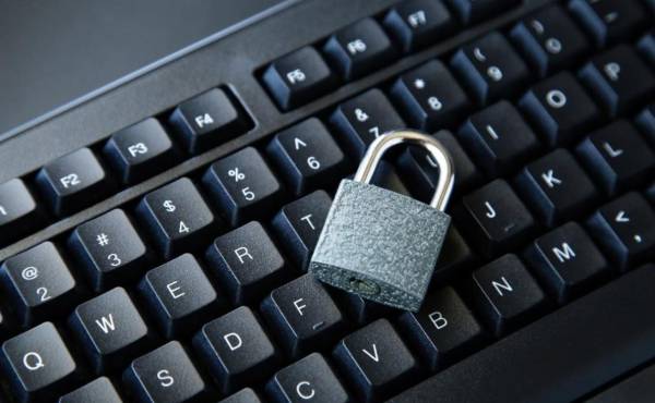 La mayoría de las contraseñas comprometidas comienzan o terminan con un número, un patrón repetido que facilita los intentos masivos de acceso no autorizado. FOTO REFERENCIA KASPERSKY